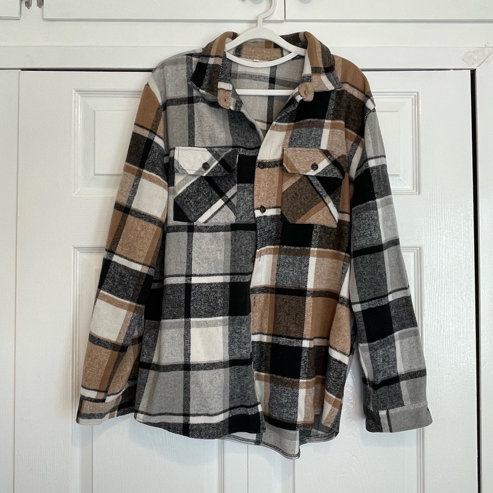 Men’s flannel. Great condition. Only worn once!